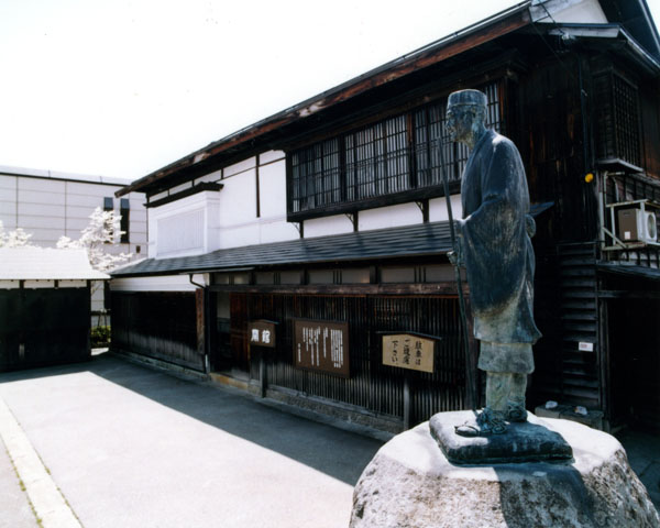芭蕉・清風歴史資料館2600.jpg